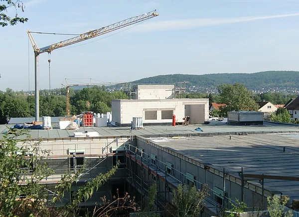 Blick auf den Ersatzneubau im Bau